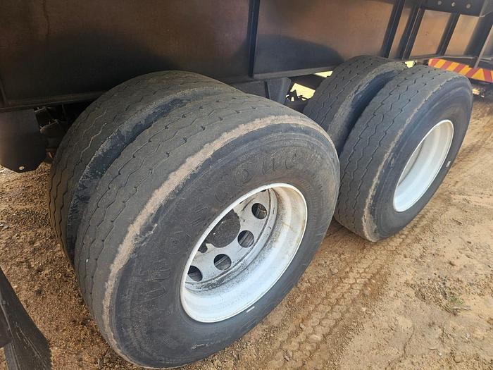 Used HENRED FRUEHAUF DOUBLE AXLE INSOLATED BODY TRAILER WITH RAVIOLI TAIL LIFT