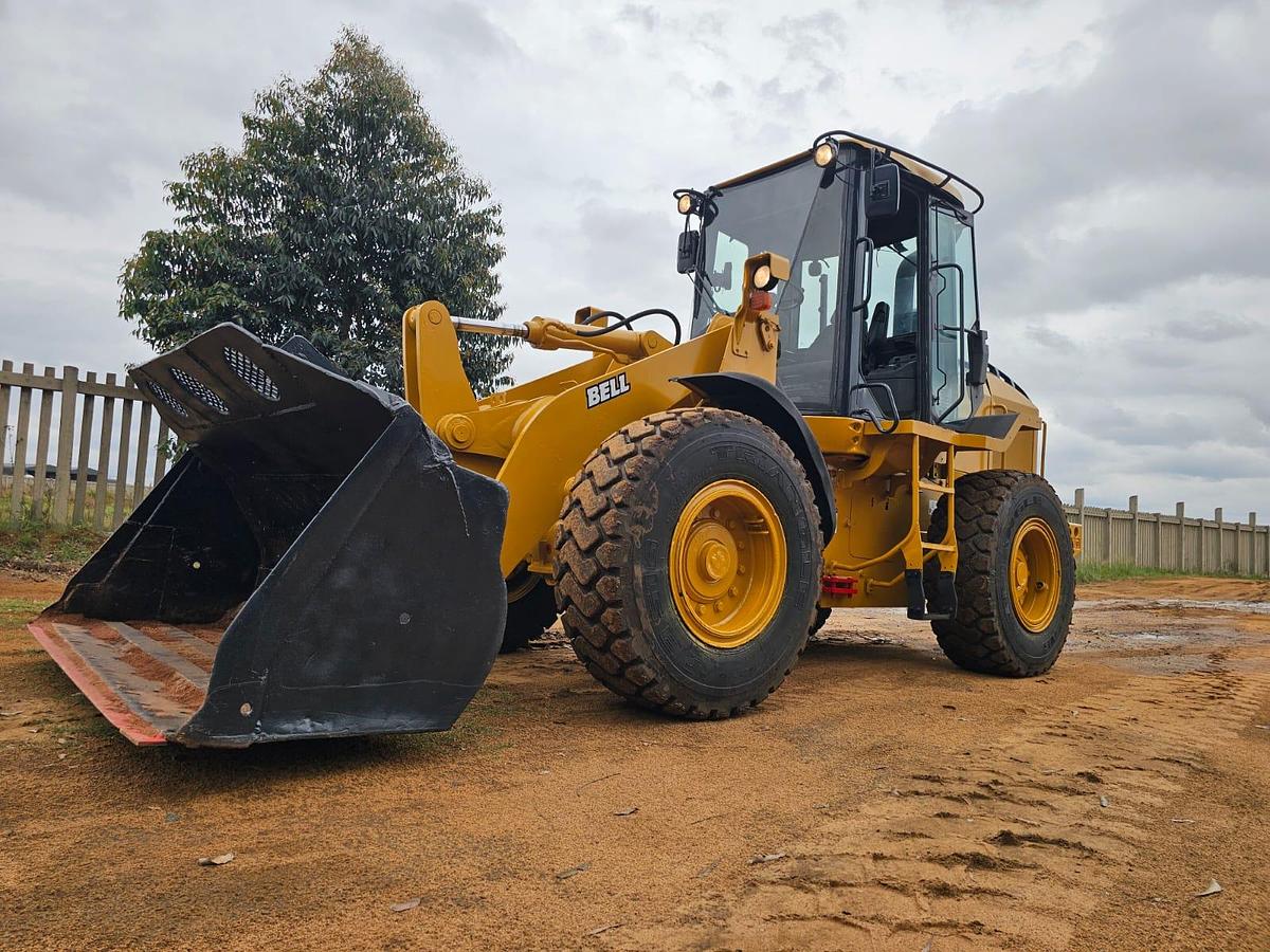 Used BELL L1204E FRONT END LOADER (USED)