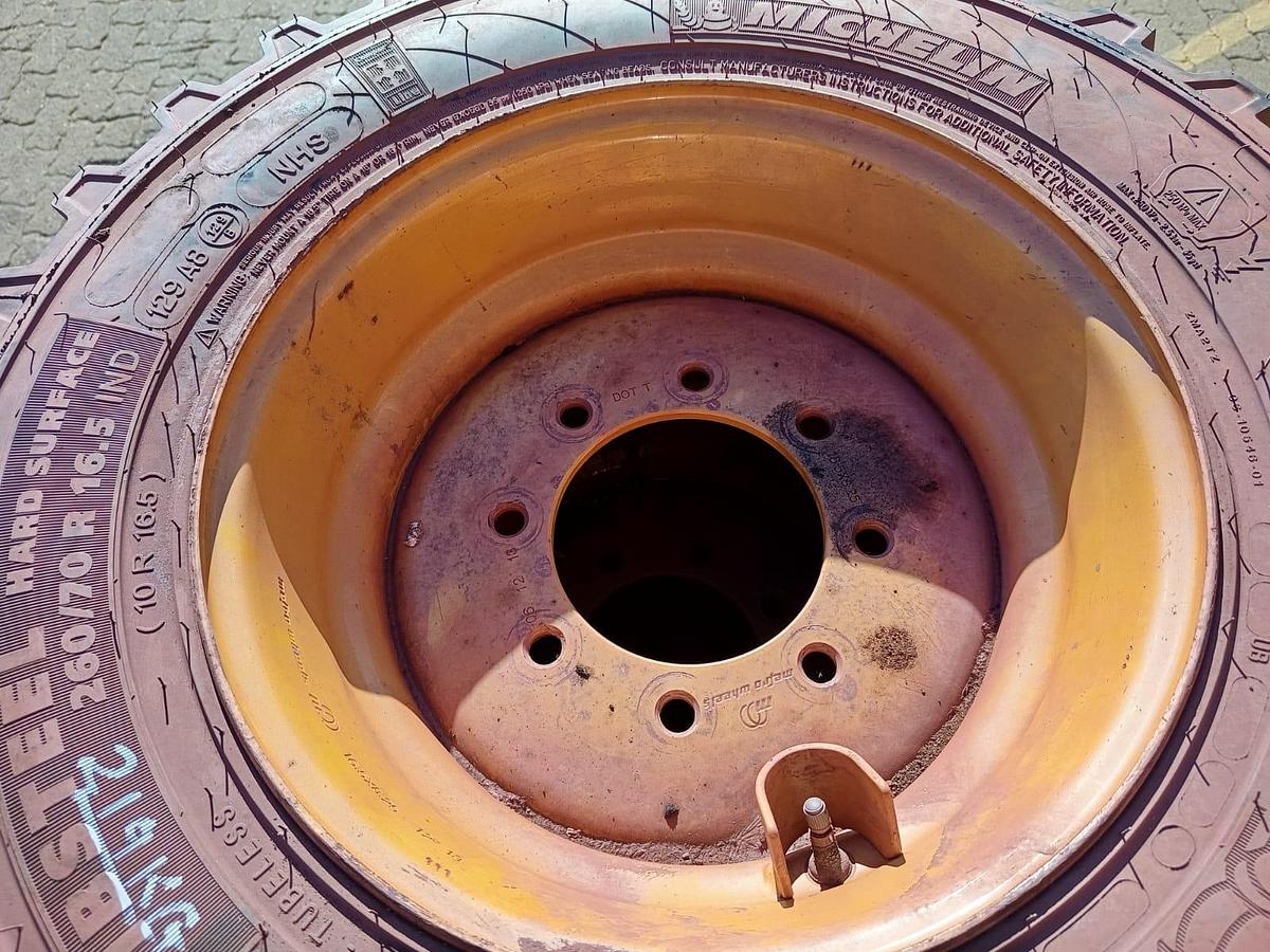Used MICHELIN BIBSTEEL HARD SURFACE 260/70 R 16.5 IND 