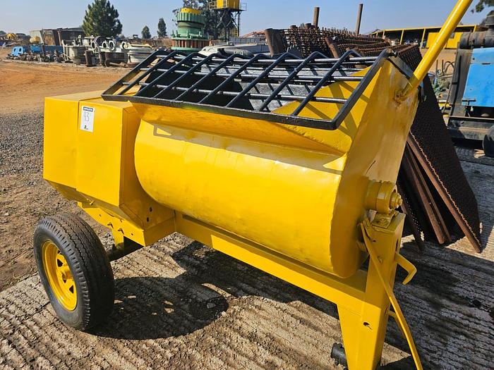 Used MOBILE CONCRETE MIXER DUMPER