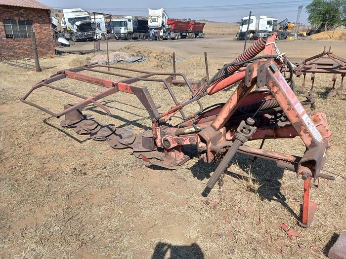 Used KUHN 5 TOLL CUTTING MACHINE