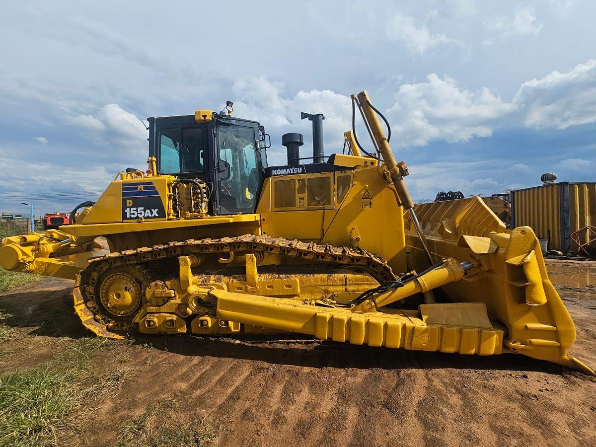 Used KOMATSU D155AX TRACKED DOZER - OPERATIONAL
