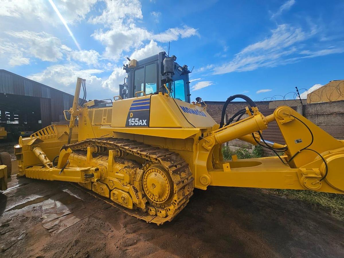 Used KOMATSU D155AX TRACKED DOZER - OPERATIONAL