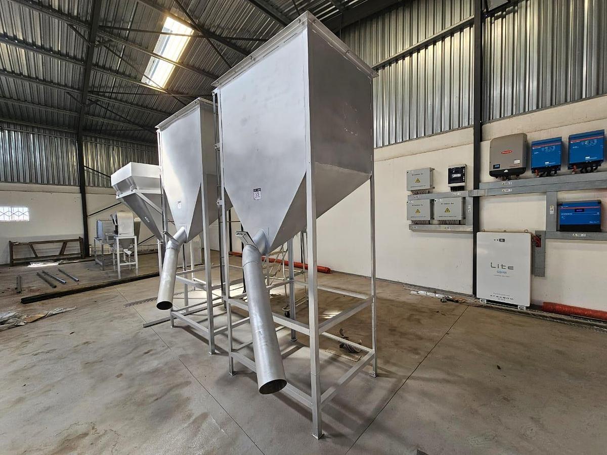 Used SS304 STAINLESS STEEL CLOSED-TOP GRAIN STORAGE BINS