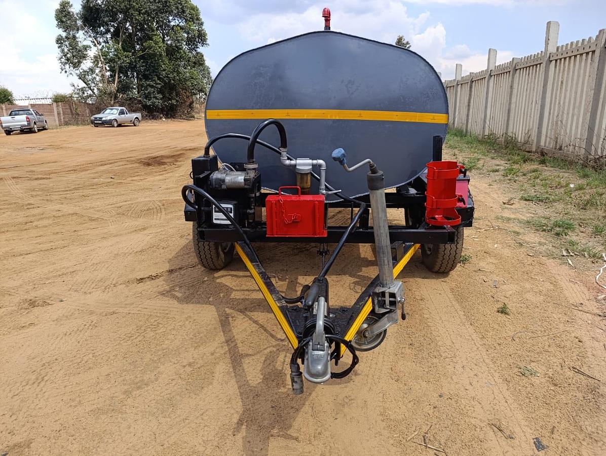 Used HEAVY DUTY 2500 LITRE DIESEL BOWSER TRAILER WITH PUMP & METER- USED CONDITION