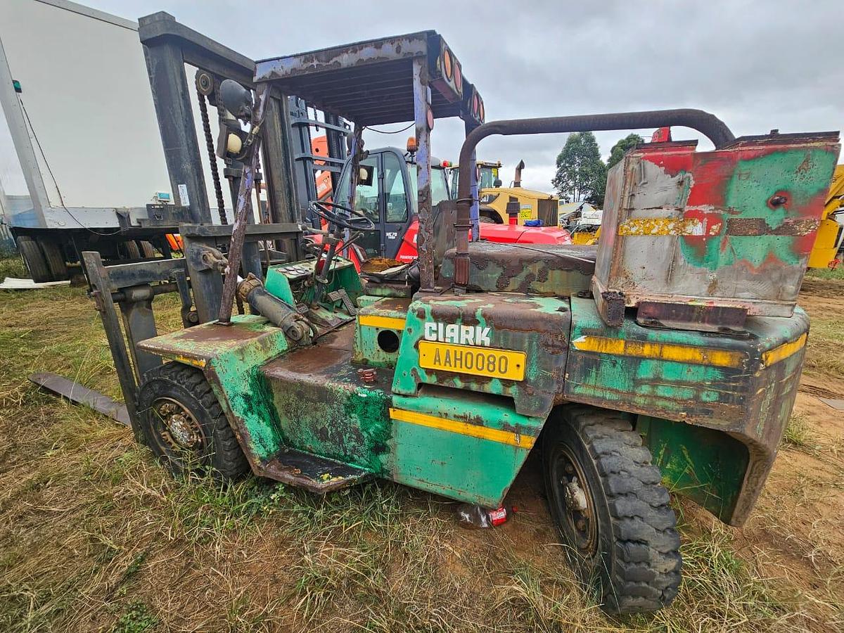 Used CLARK INDUSTRIAL FORKLIFT