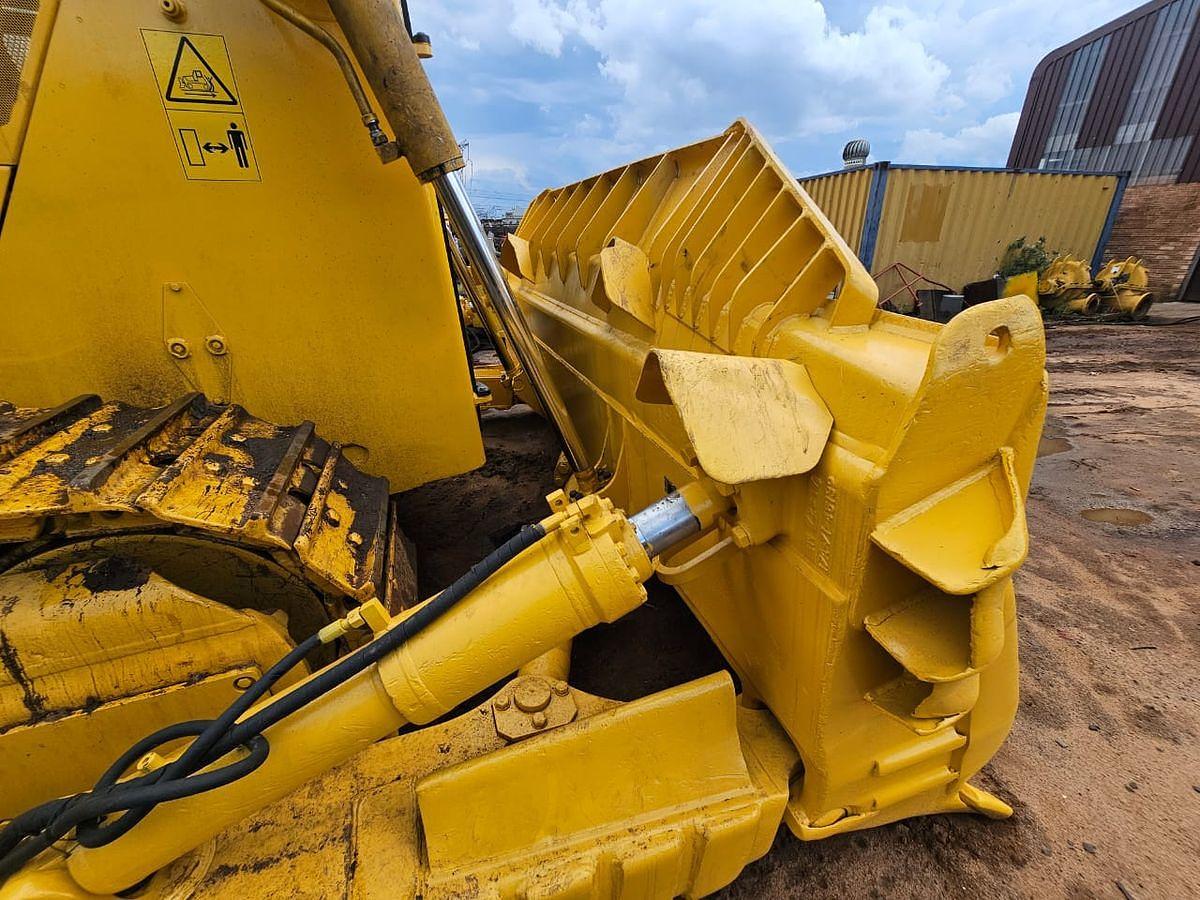 Used KOMATSU D155AX TRACKED DOZER - OPERATIONAL