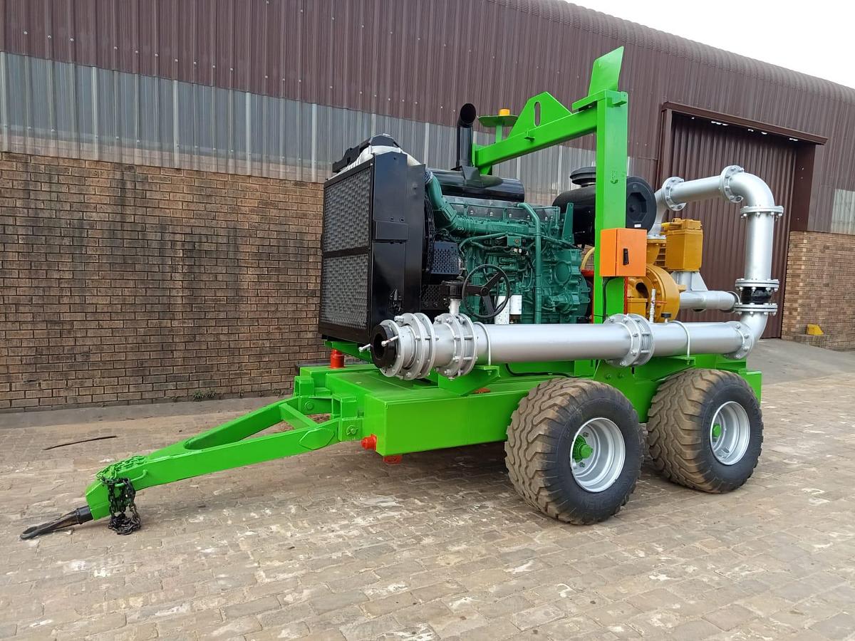 Used WATER PUMP ON A TRAILER WITH VOLVO ENGINE (BATTERIES NOT INCLUDED)