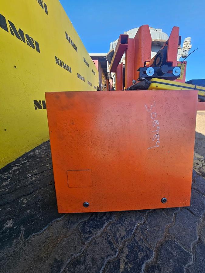 Used ELECTRIC WINCH WITH 2 ELECTRIC MOTORS , DV BOARD & REMOTE (USED)