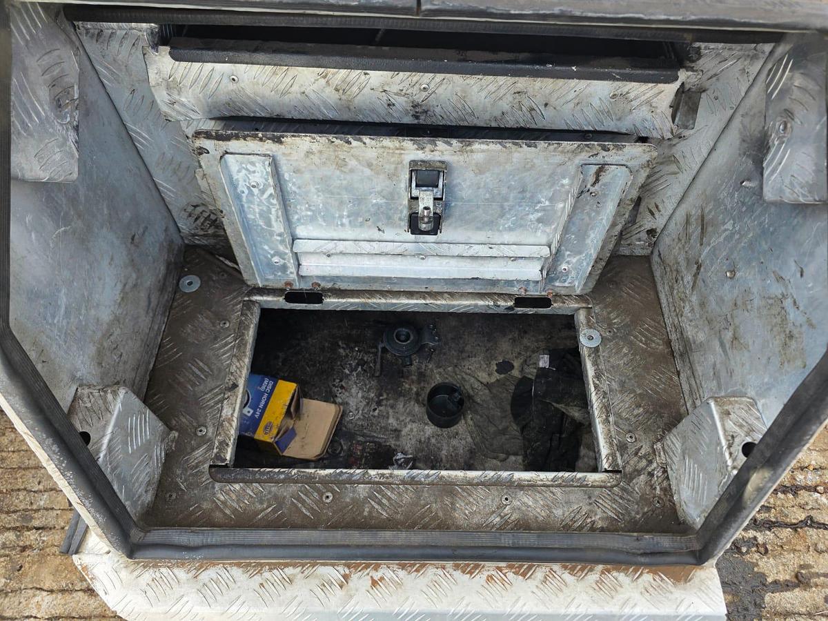 Used SMALL ALUMINUM BAKKIE TOOLBOX 1720MMX770MMX1M (USED)