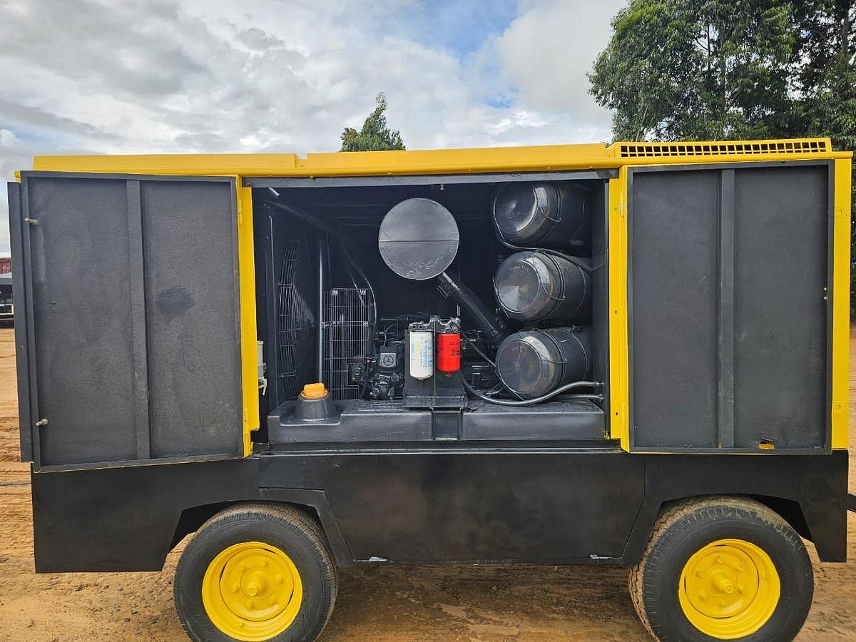 Used ATLAS COPCO XAS 495 MOBILE COMPRESSOR WITH MERCEDES BENZ ENGINE - OPERATIONAL