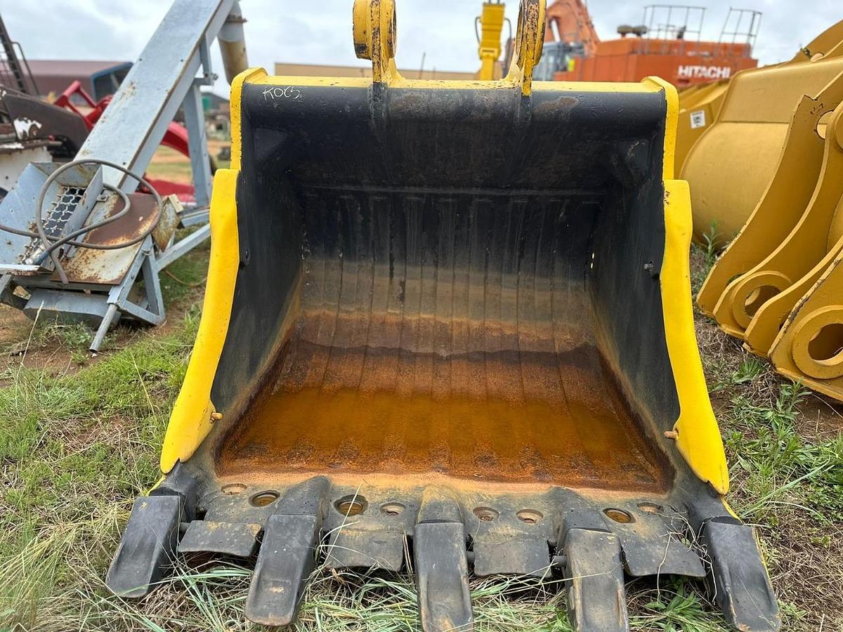 Used EXCAVATOR BUCKET
