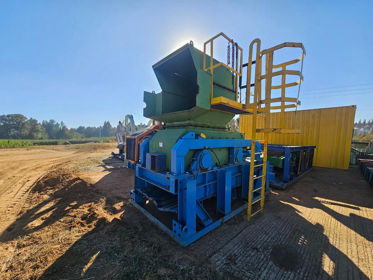 Used ADJUSTABLE DOUBLE DRUM CRUSHER WITH FEEDBIN (USED)