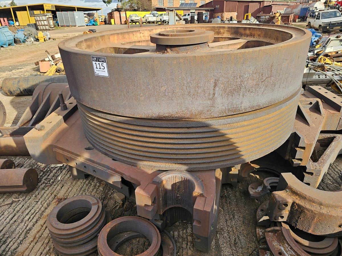 Used CRUSHER FLY WHEEL, TOGGLE PLATES AND HAMMER