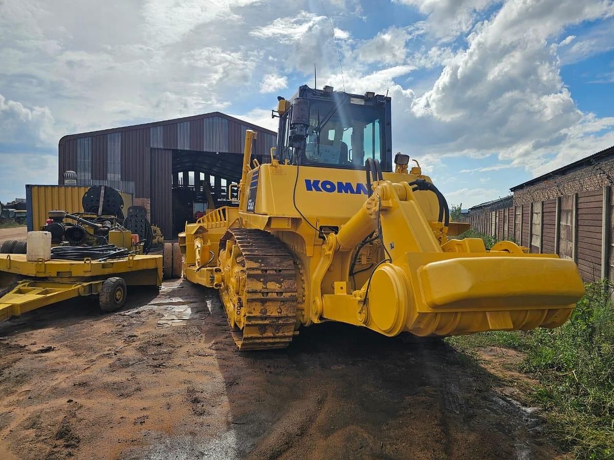Used KOMATSU D155AX TRACKED DOZER - OPERATIONAL