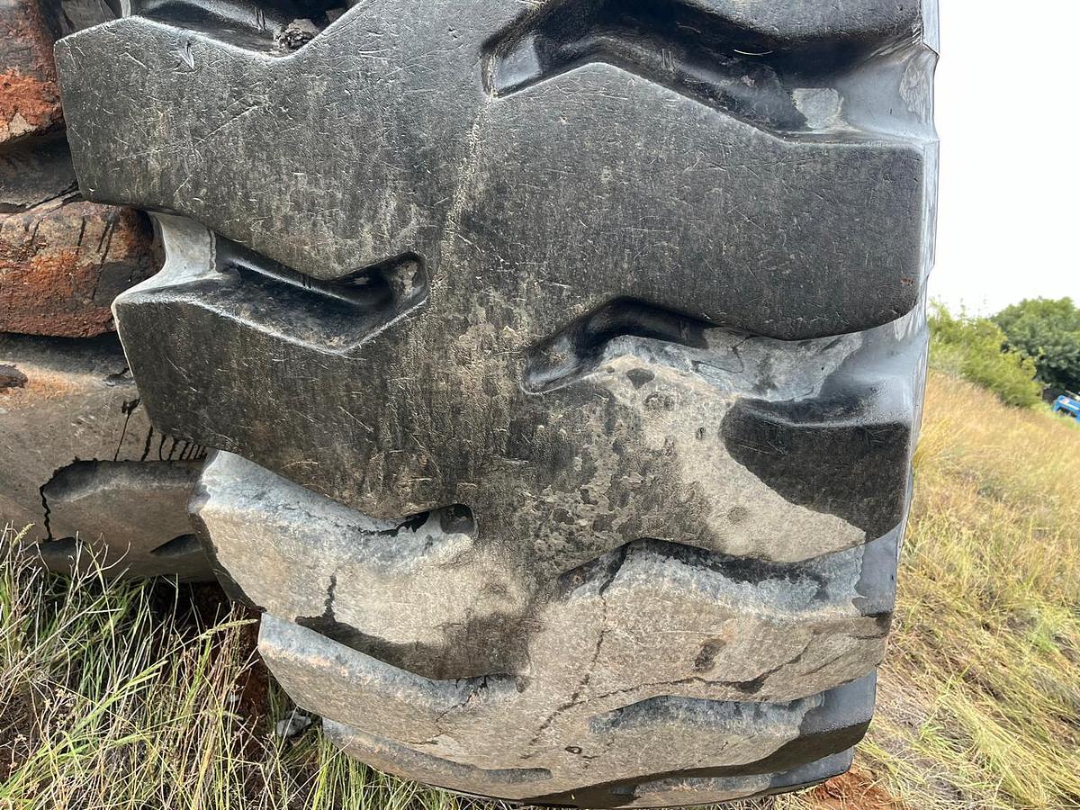 Used MIXED BRIDGESTONE EARTHMOVING TYRES - USED CONDITION