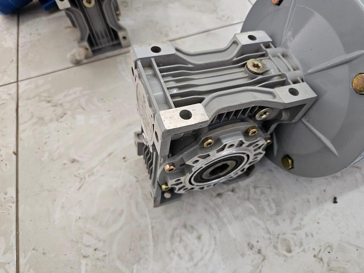 Used 2.2 KW MOTORIZED GEARBOXES