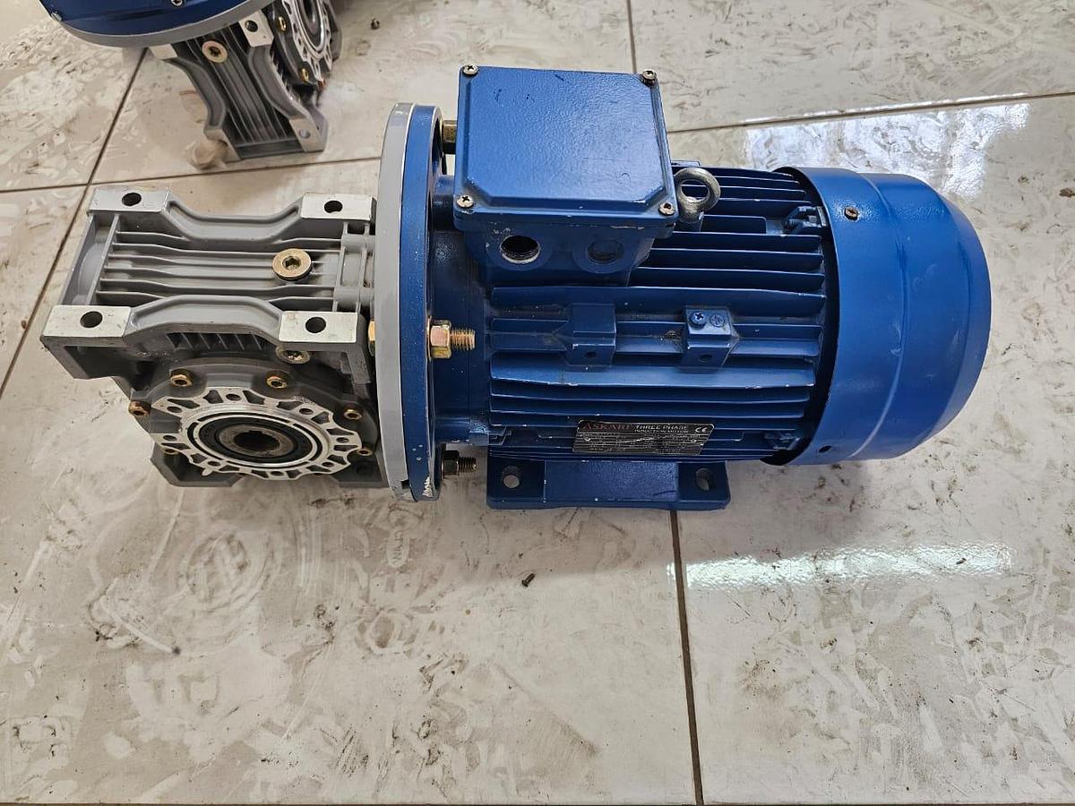 Used 2.2 KW MOTORIZED GEARBOXES