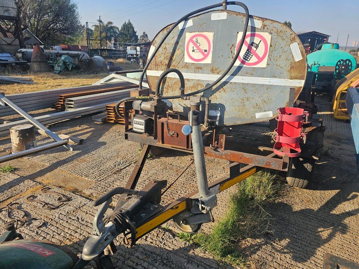 Used HEAVY DUTY 2500 LITRE DIESEL BOWSER TRAILER WITH PUMP & METER- USED CONDITION