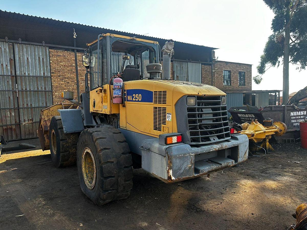 Used KOMATSU WA250-6 FRONT END LOADER - INOPERABLE