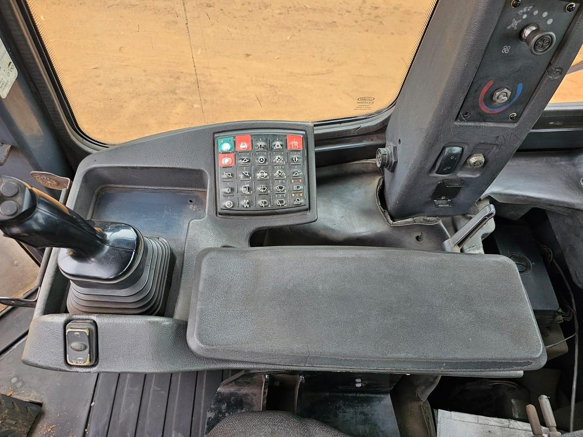 Used BELL L1204E FRONT END LOADER (USED)