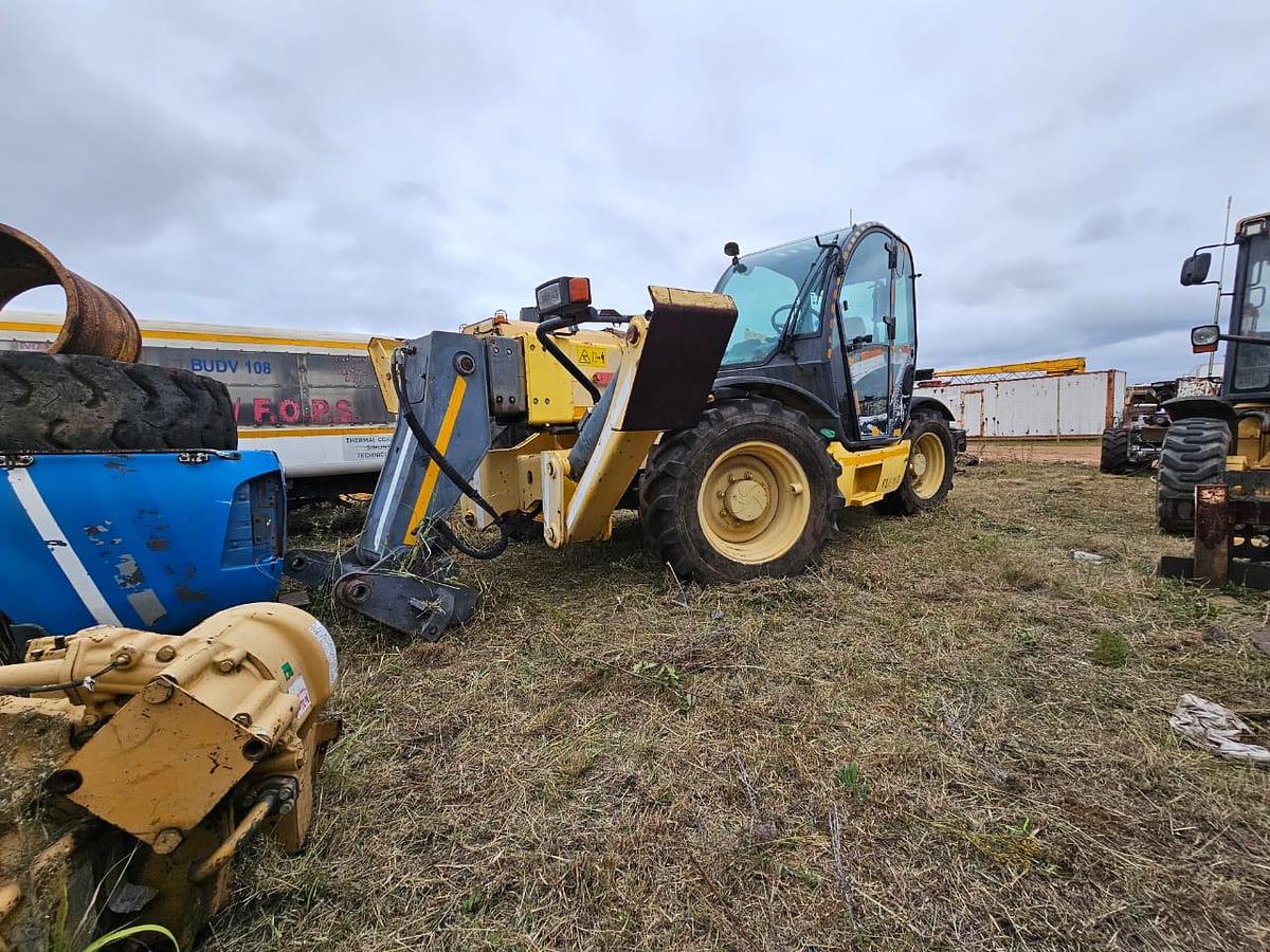 Used NEW HOLLAND LM1445 TELEHANDLER