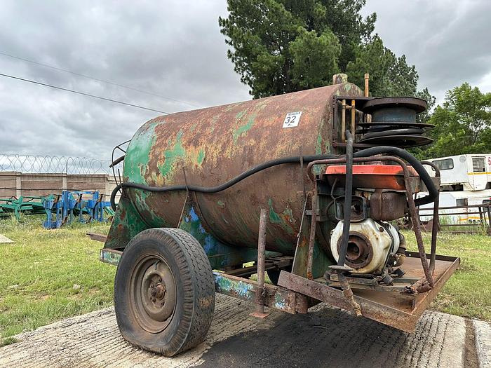 Used 1900 LITRE HEAVY DUTY OFF ROAD WATER TANKER TRAILER