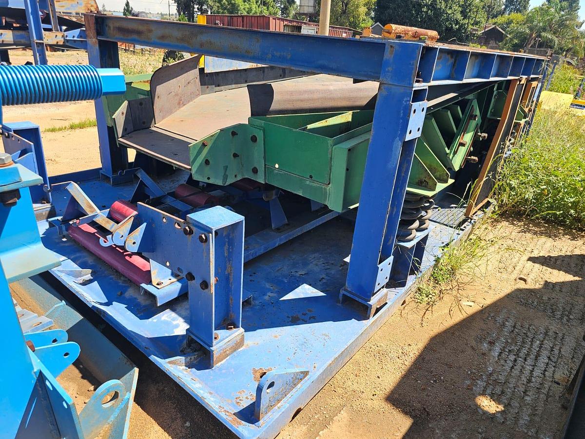 Used VIBRATING PAN FEEDER ON SKITS (USED)