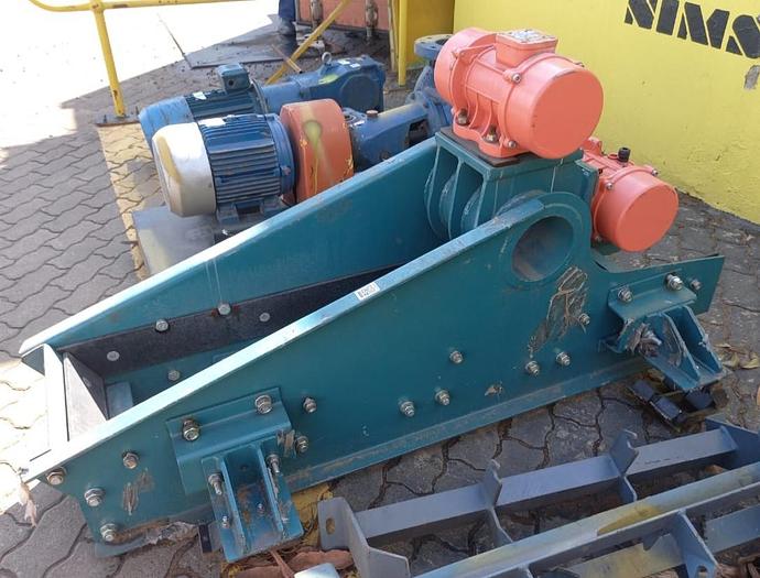 Used MINI VIBRATING SCREEN WITH 2 VIBRATING MOTORS
