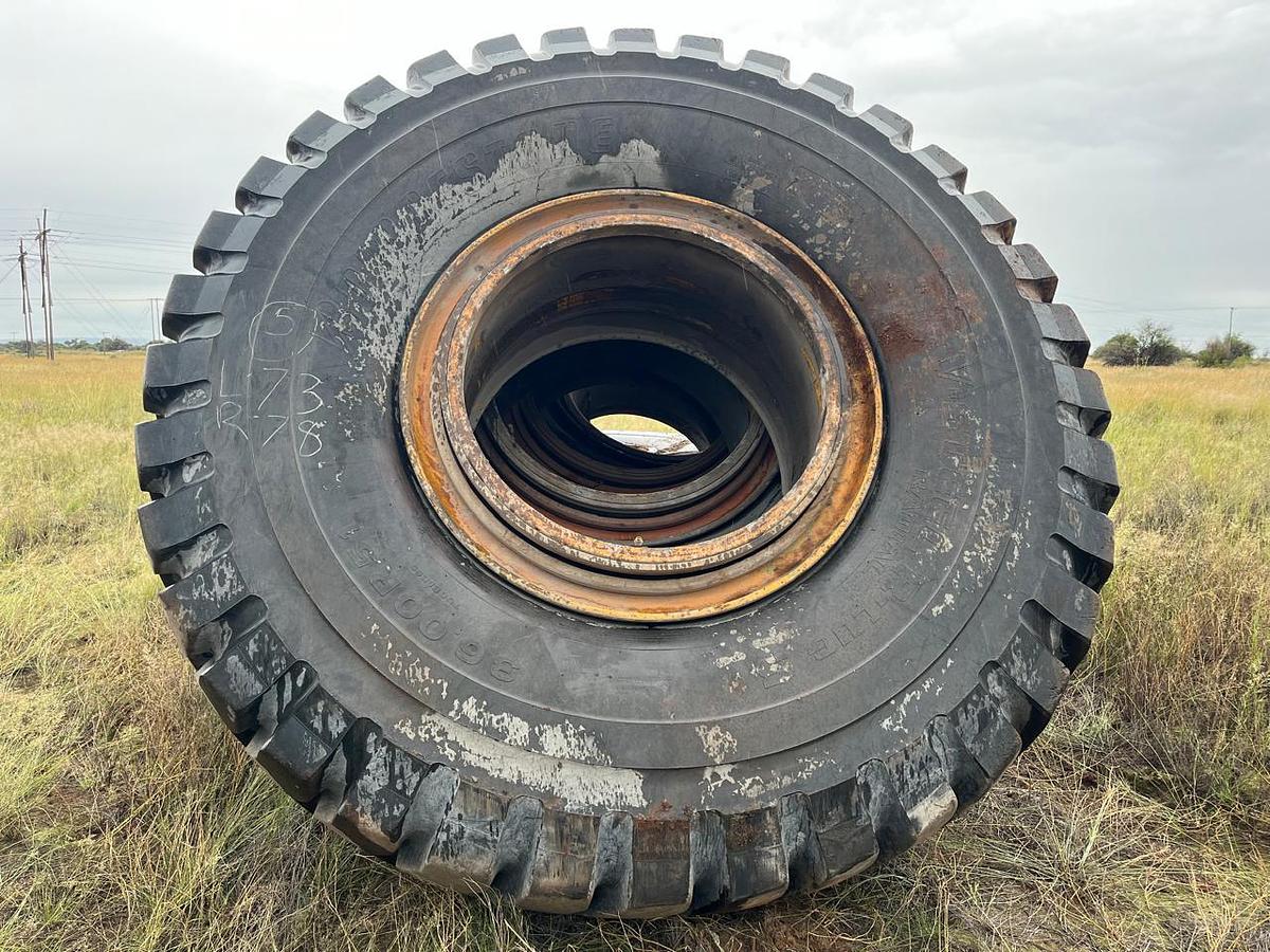 Used MIXED BRIDGESTONE EARTHMOVING TYRES - USED CONDITION