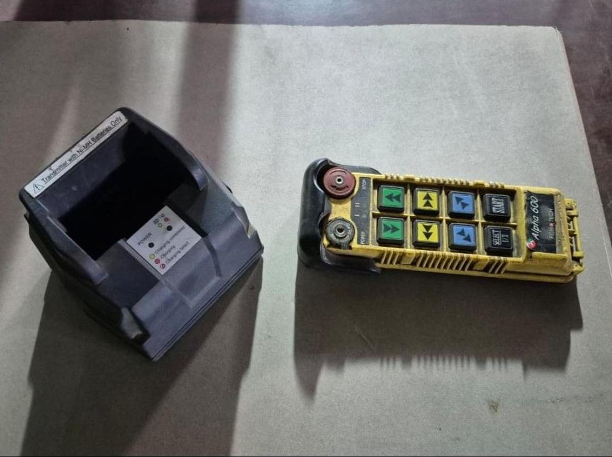 Used 5 TON OVERHEAD CRANE WITH REMOTE 2 X ELECTRIC 7.5 KW ELECTRIC MOTORS AND GEARBOX REMOTE GENERAL INFORMATION S