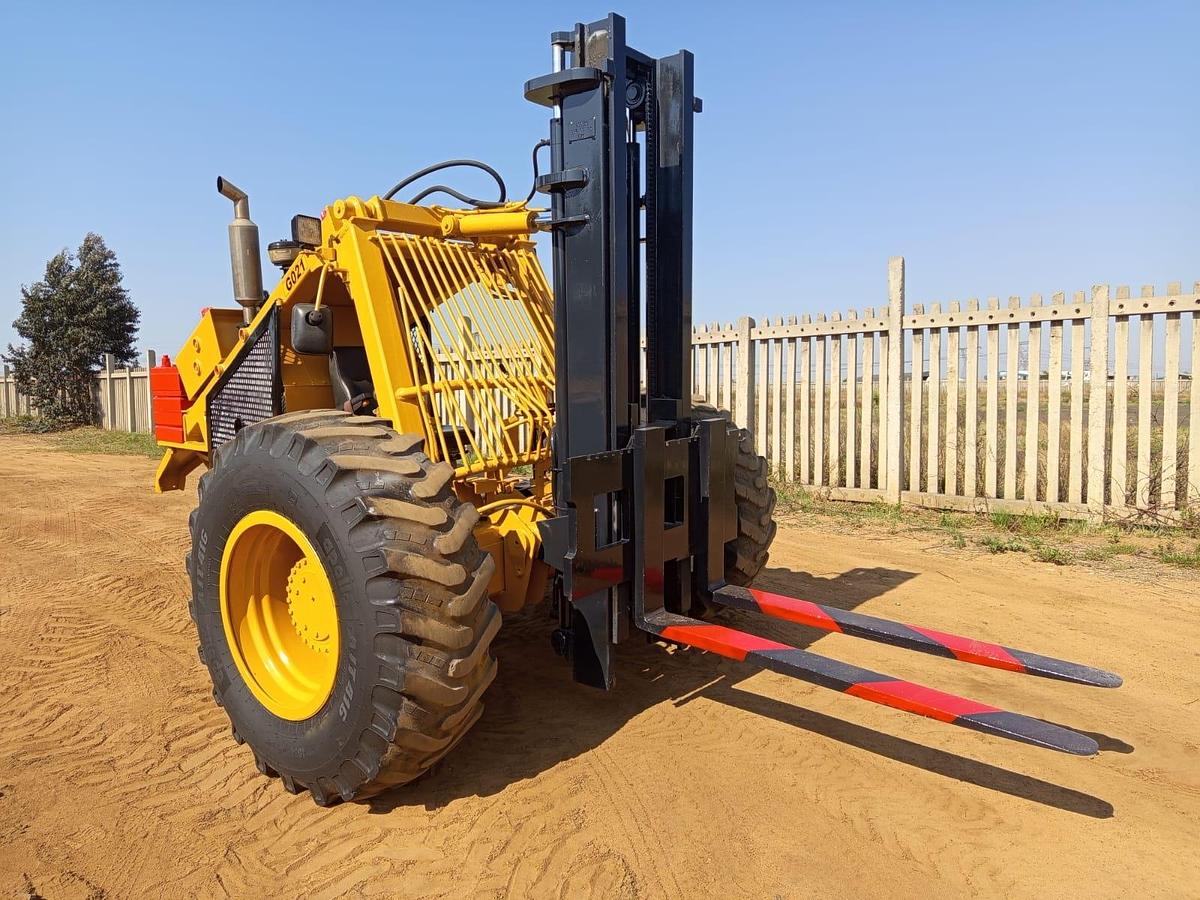 Used BELL 120 SUPER 2.75 TON ROUGH TERRAIN FORKLIFT(USED CONDITION)