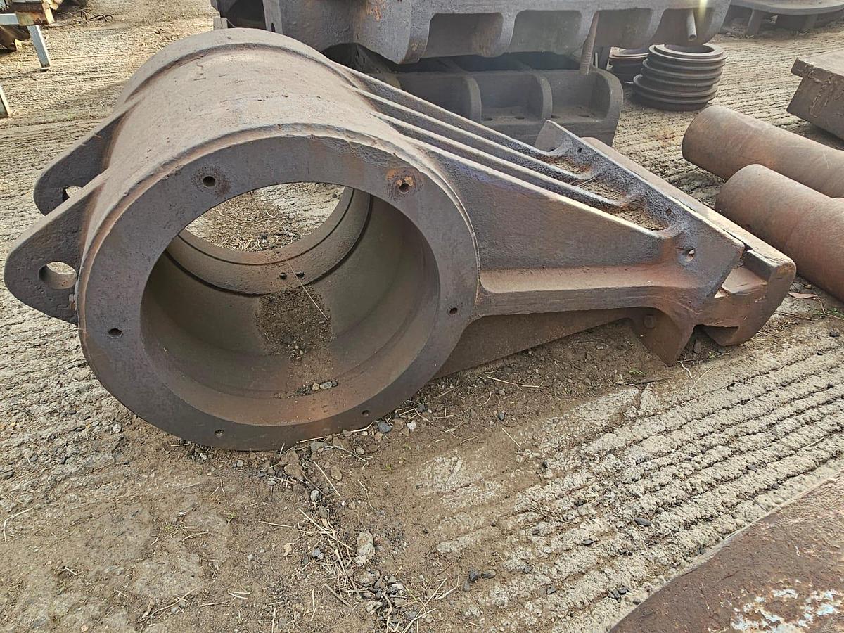 Used CRUSHER FLY WHEEL, TOGGLE PLATES AND HAMMER