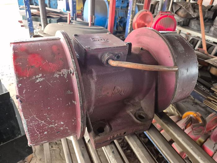 Used INVICTA 3-PHASE DUST PROTECTED VIBRATING MOTOR