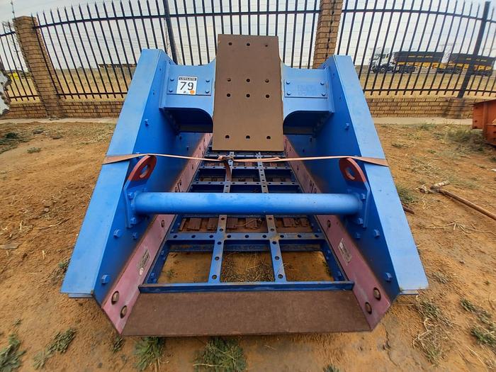 Used WEIR VIBRATING SCREEN WITH 2 X 2.3 KW DELTECH VIBRATING MOTORS (NOT TESTED)