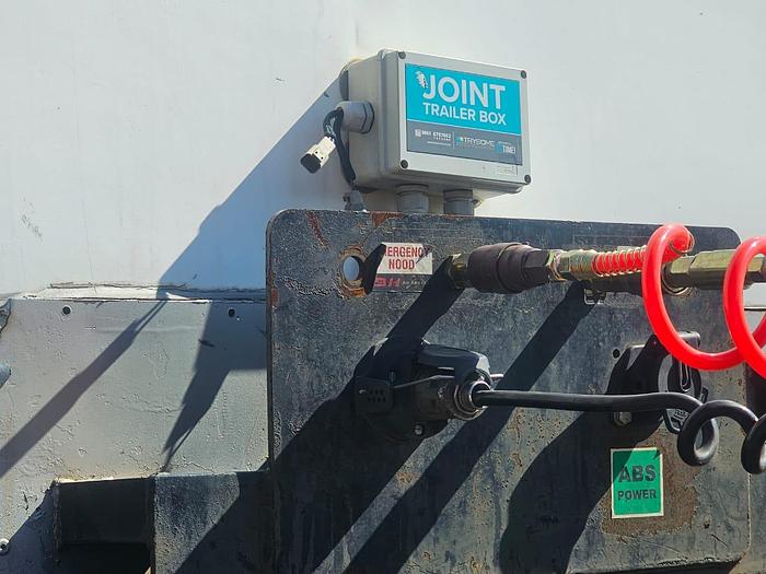 Used SERCO DOUBLE AXLE INSOLATED BODY TRAILER WITH RAVIOLI TAIL LIFT