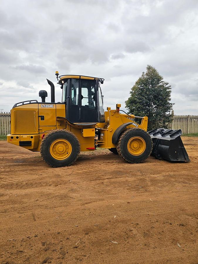 Used BELL L1204E FRONT END LOADER (USED)