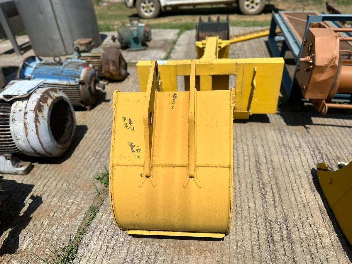 Used CAT TLB OR EXCAVATOR BUCKET