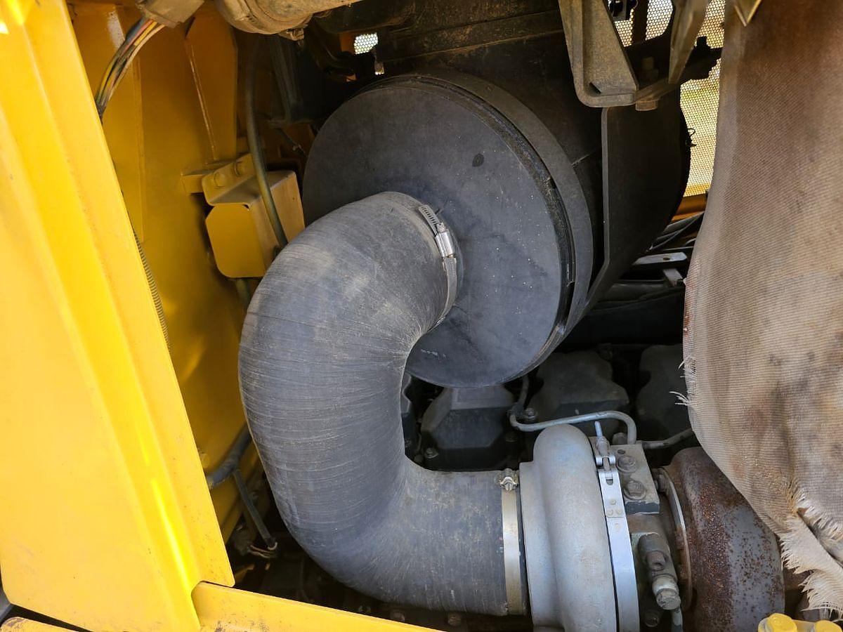 Used KOMATSU D155AX TRACKED DOZER - OPERATIONAL