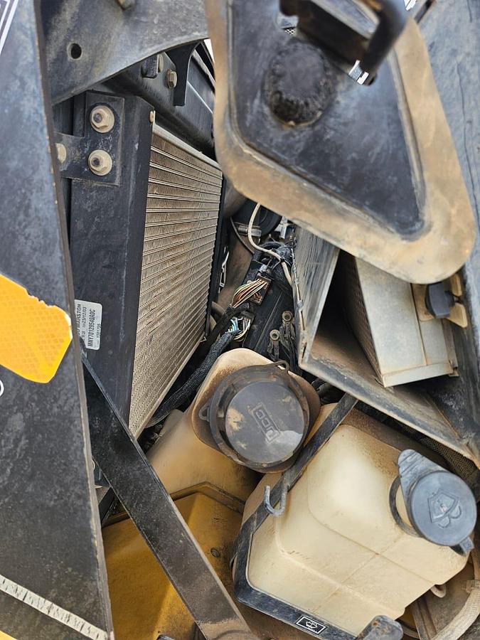 Used CATERPILLAR 902 WHEEL LOADER