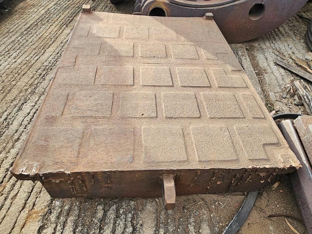 Used CRUSHER FLY WHEEL, TOGGLE PLATES AND HAMMER