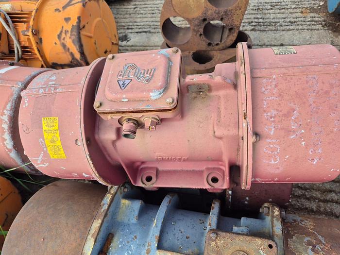 Used INVICTA 0.9KW 3-PHASE VIBRATING MOTOR