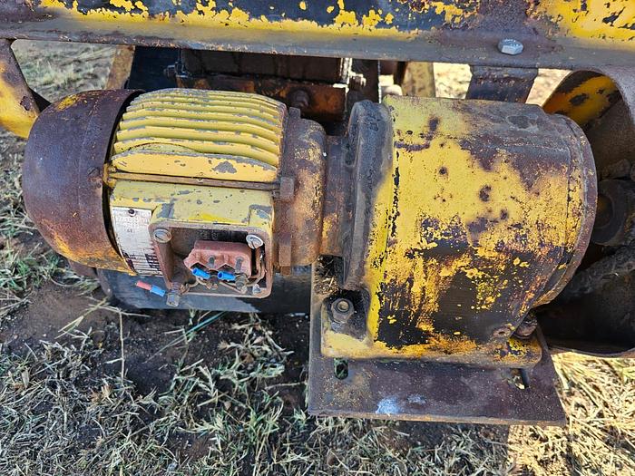 Used ASPHALT TAR MIXER WITH FEEDER BIN, MOTORS AND FLAME HEATER