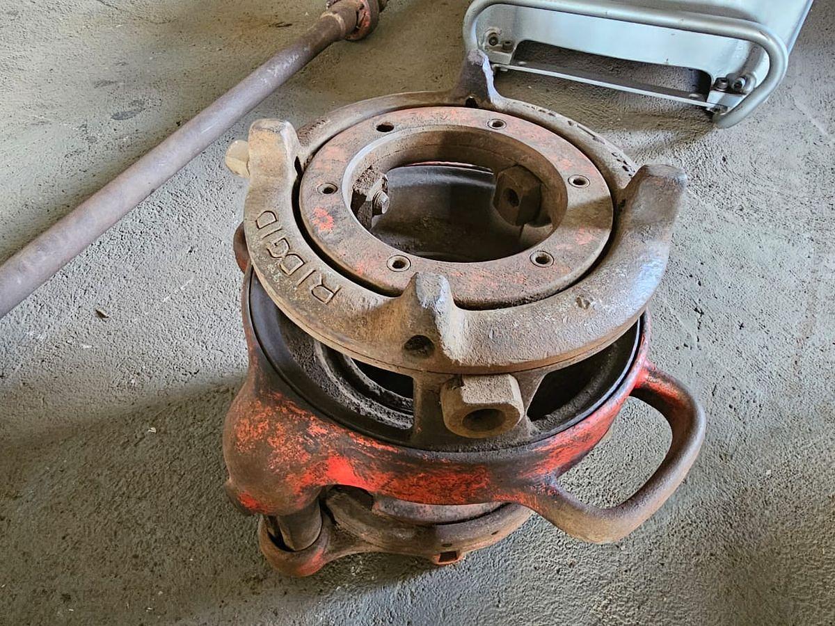 Used ASADA PISET 4S-B THREADING MACHINE WITH ATTACHMENTS