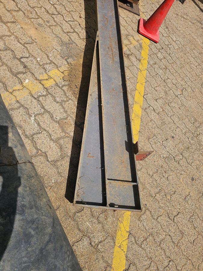 Used 1 HALVE OF ROOM BEAM (USED)