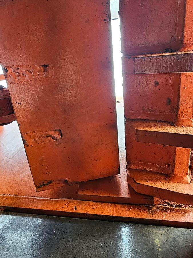 Used  JAW CRUSHER ON STAND