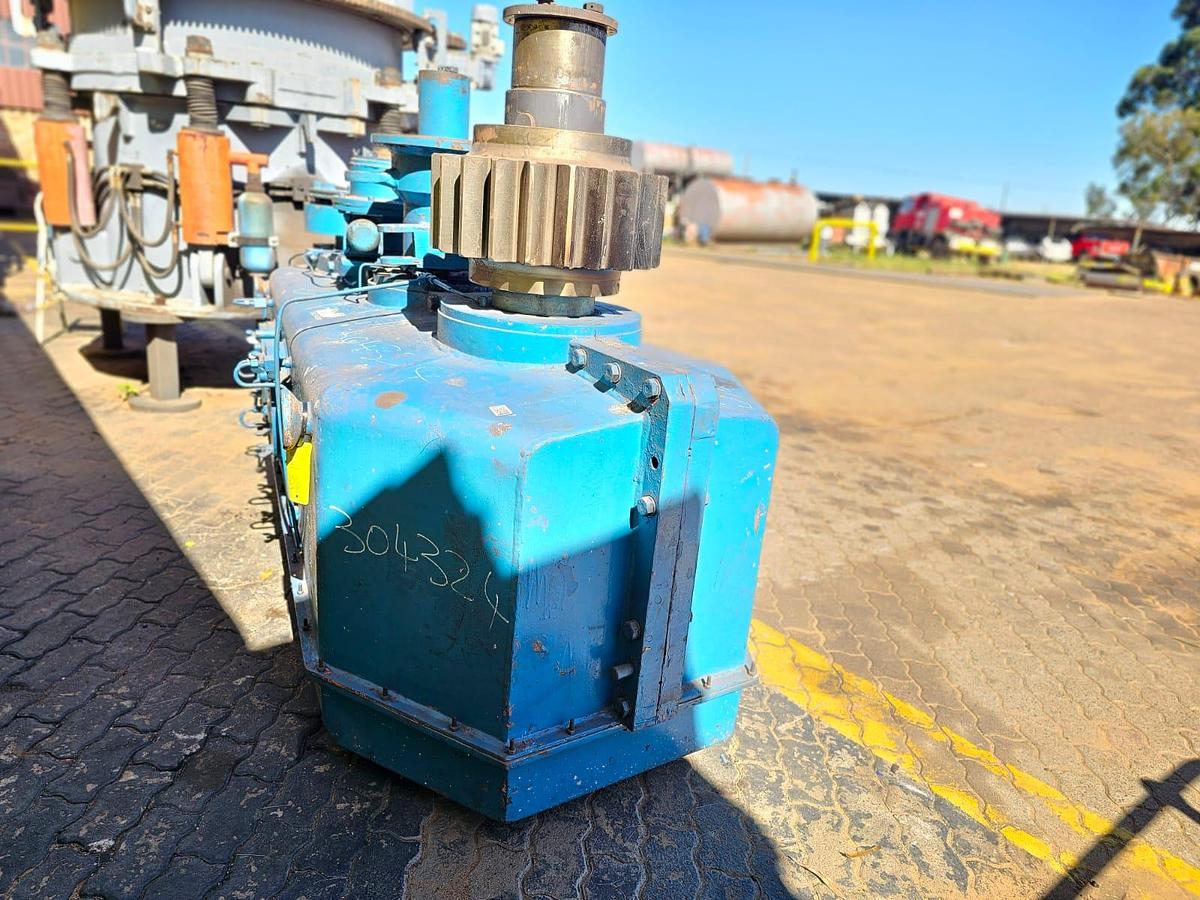 Used LOW SPEED HIGH TORQUE INDUSTRIAL HEAVY DUTY GEARBOX (USED)