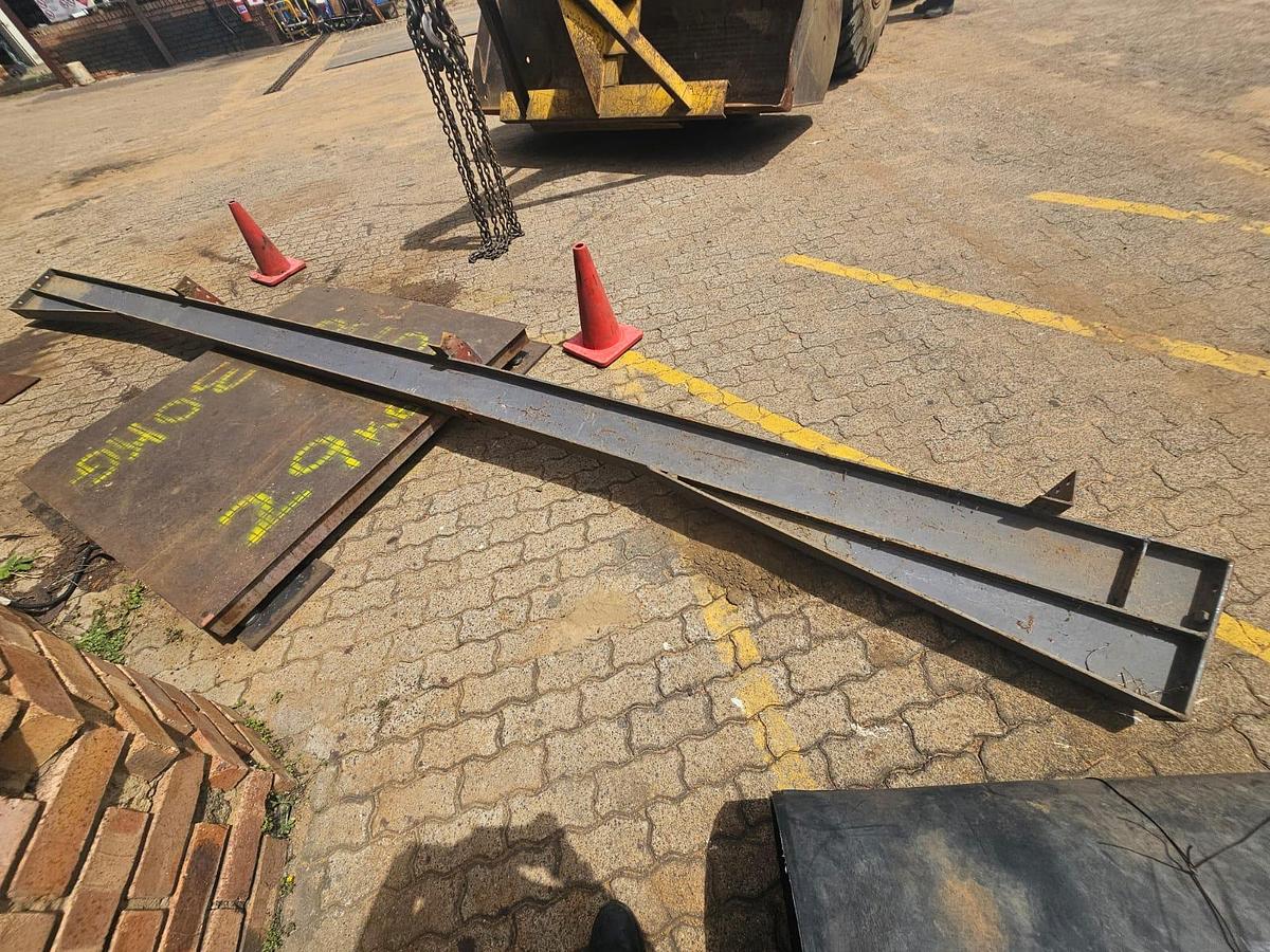 Used 1 HALVE OF ROOM BEAM (USED)