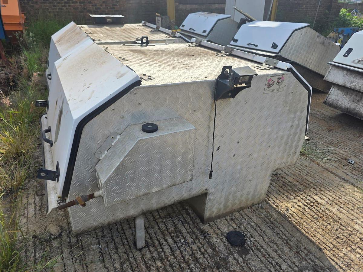 Used BIG ALUMINUM BAKKIE TOOL BOX (USED)