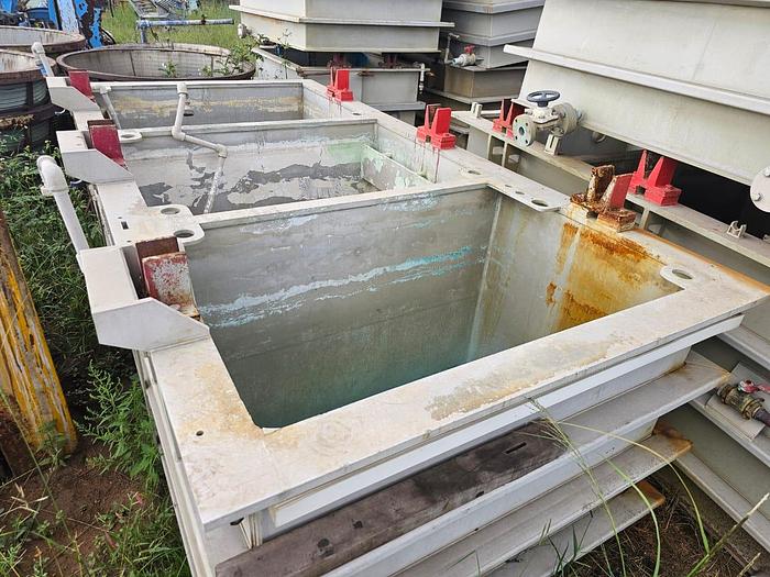 Used VARIOUS SIZES ACID STORAGE TANKS